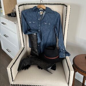 Classic Levi’s Denim Shirt Snap Buttons